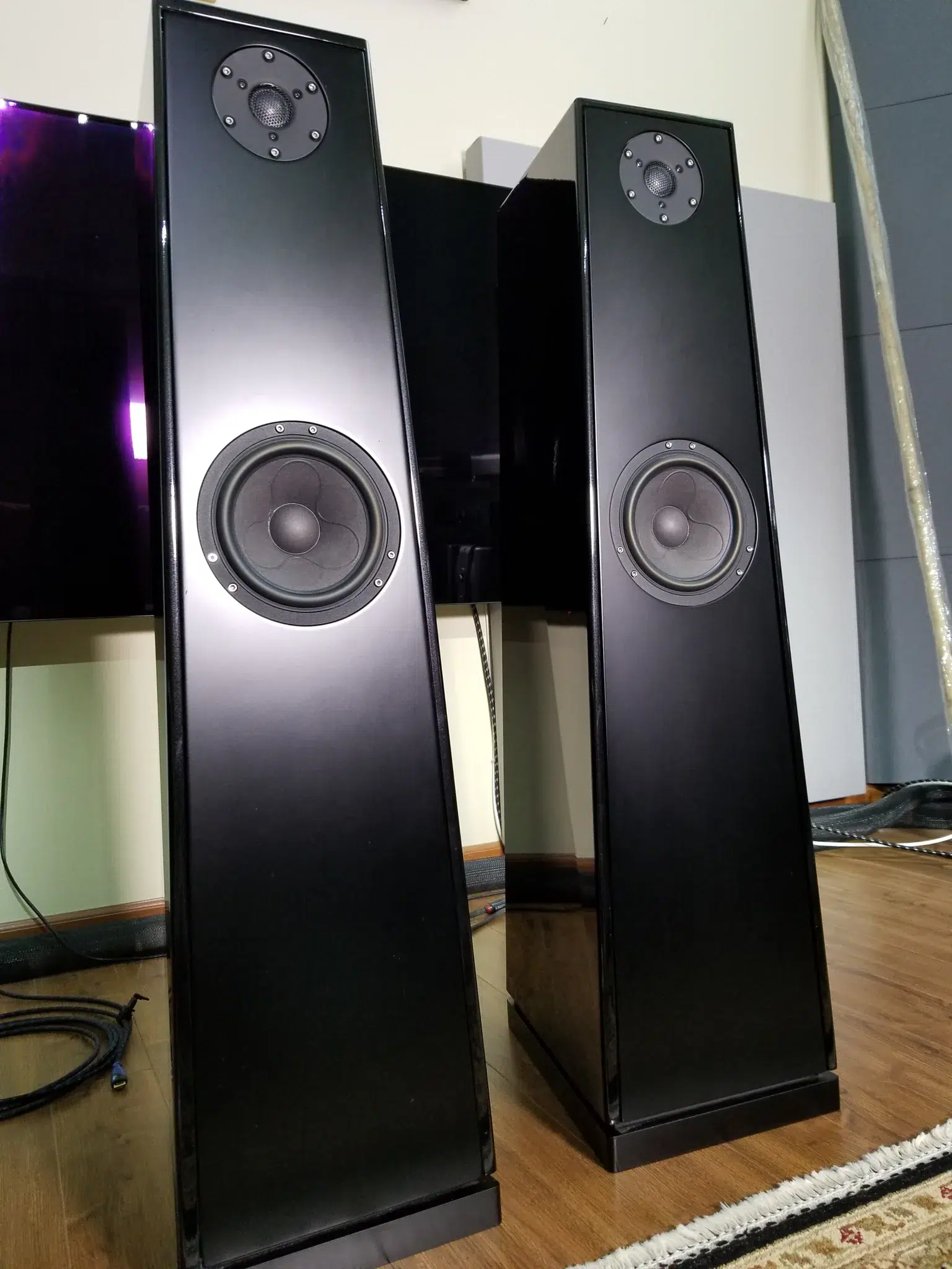 Duos Speakers (Demo Pair) By Voce Audio